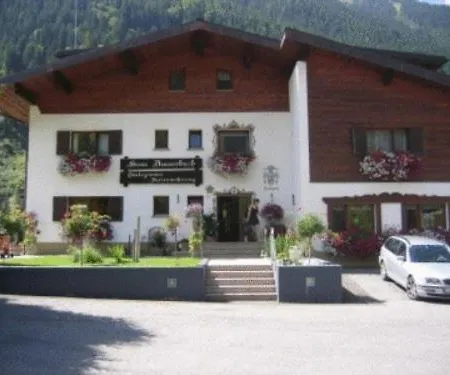 Haus Ausserbach アパートホテル