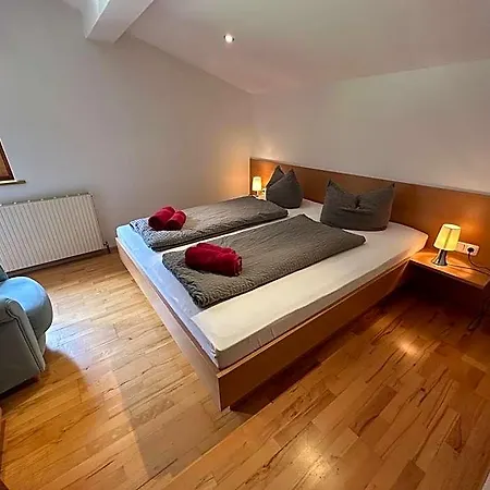 Haus Ausserbach アパートホテル ガシュルン
