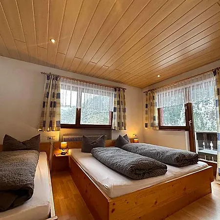 Haus Ausserbach アパートホテル ガシュルン